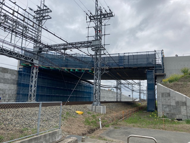 県道鳥栖朝倉線西鉄跨線橋伸縮装置設置工事を受注いたしました。